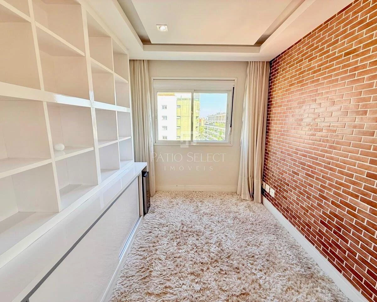 Furnished apartment with 2 bedrooms and glass balcony — photo 26