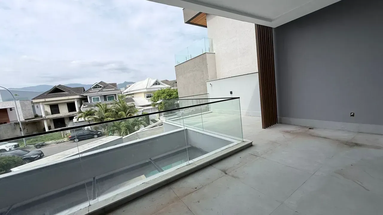 House with 6 bedrooms and an open kitchen with gas stove — photo 43