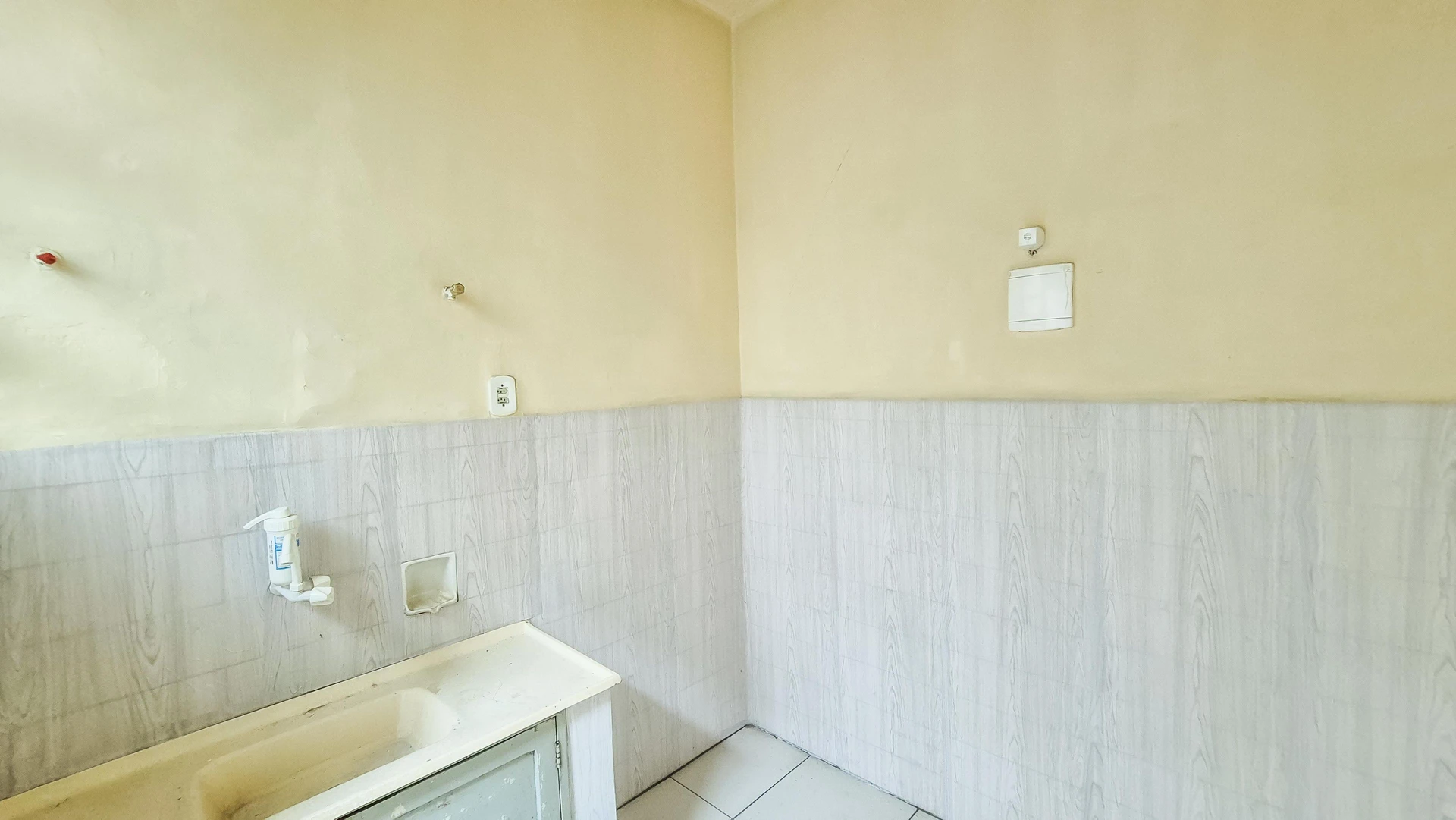Apartment with no parking, 2 bedrooms and 1 bathroom — photo 10