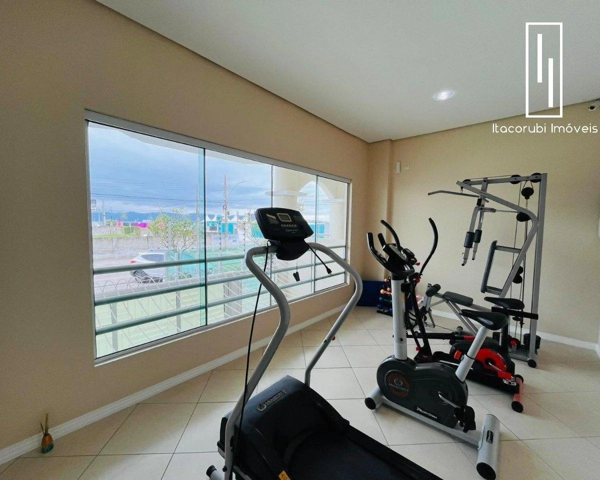 Balcony with a grill in a 2-bedroom apartment, 128 m² — photo 14