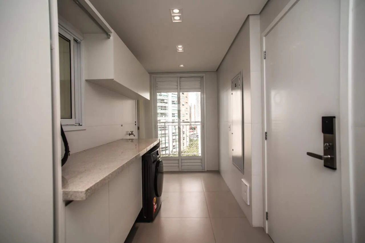 Furnished apartment with 4 en-suite rooms and glazed balcony — photo 9