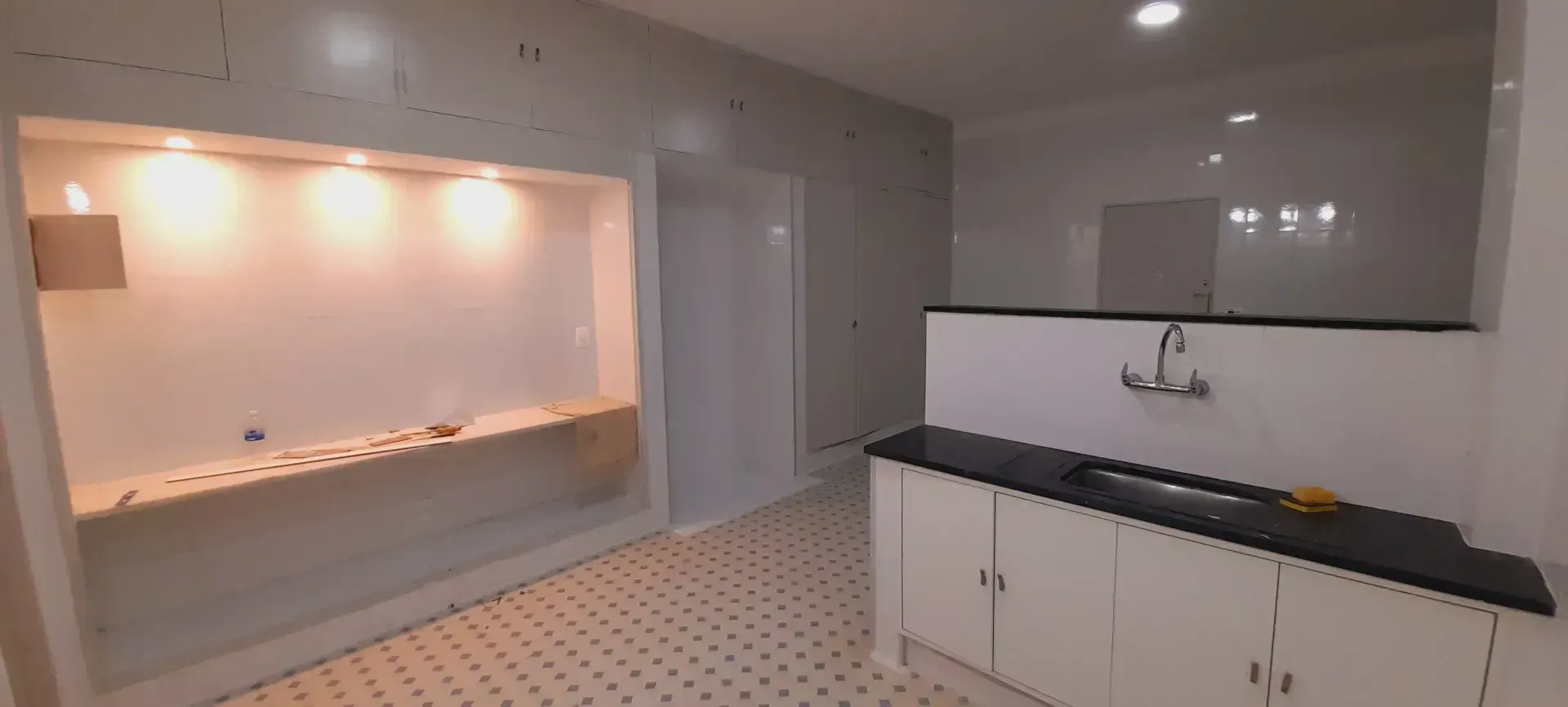 Unfurnished apartment with 4 bedrooms and 2 parking — photo 40