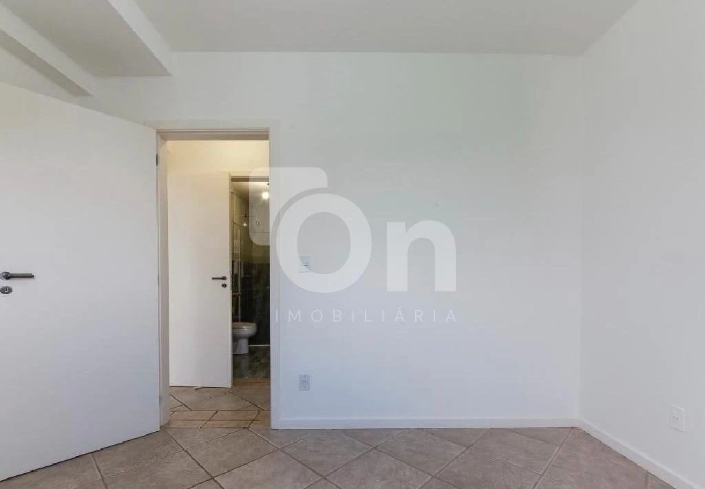 3-bedroom apartment, 1 with its own bathroom, 150 m² — photo 16