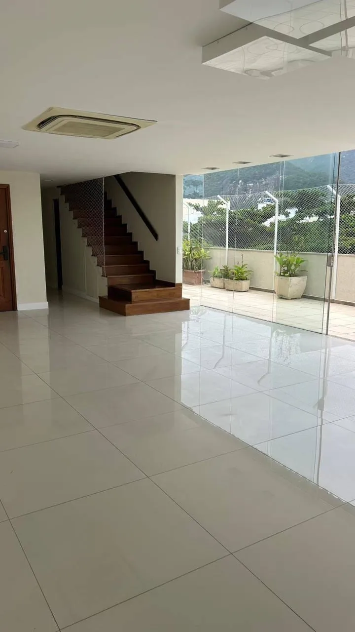 Apartamento com 5 quartos e varanda fechada com vidro — photo 10
