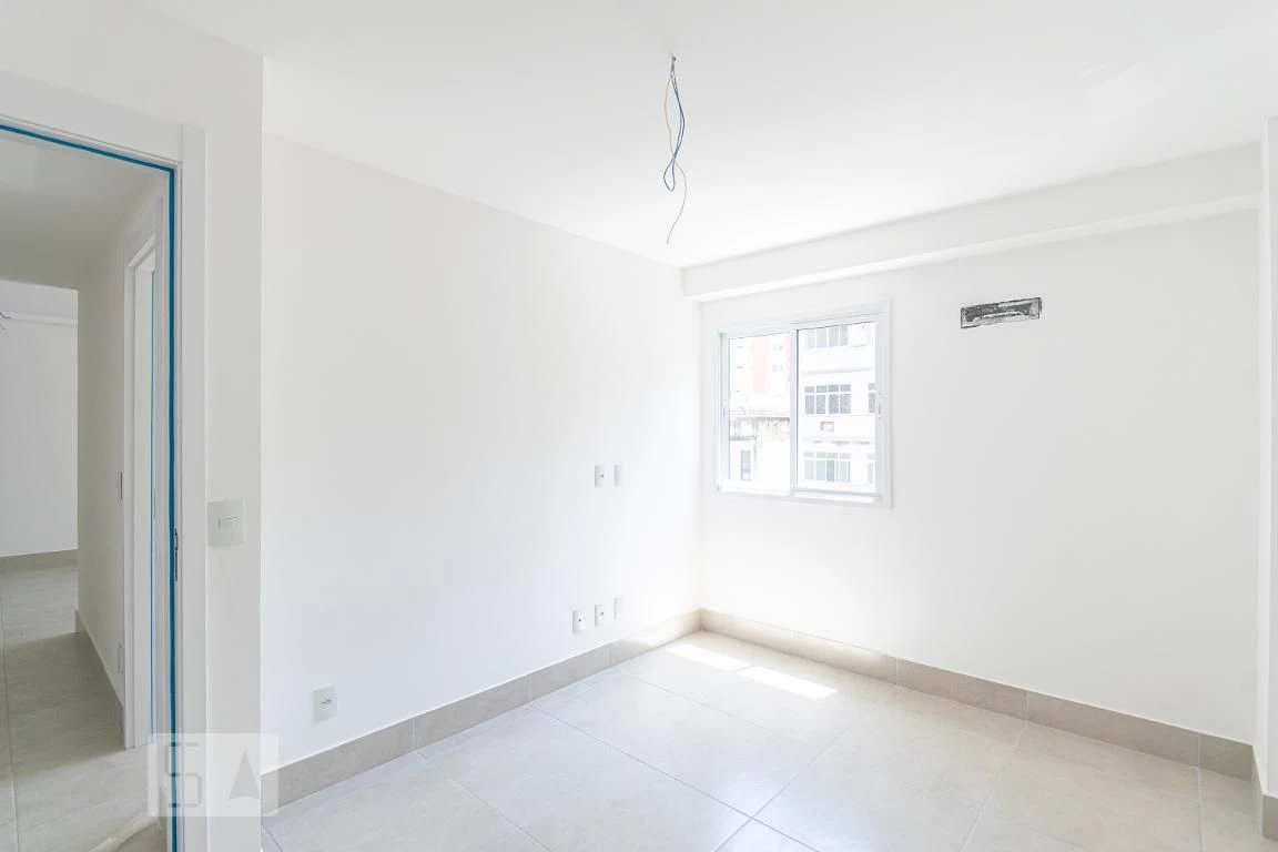Balcony with a grill in a 2-bedroom apartment, 60 m² — photo 21