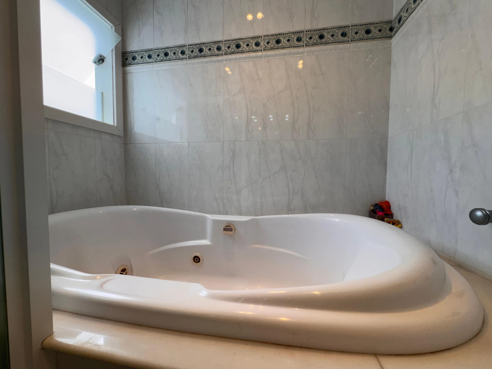 Furnished house, 550 m², with a bathtub — photo 74