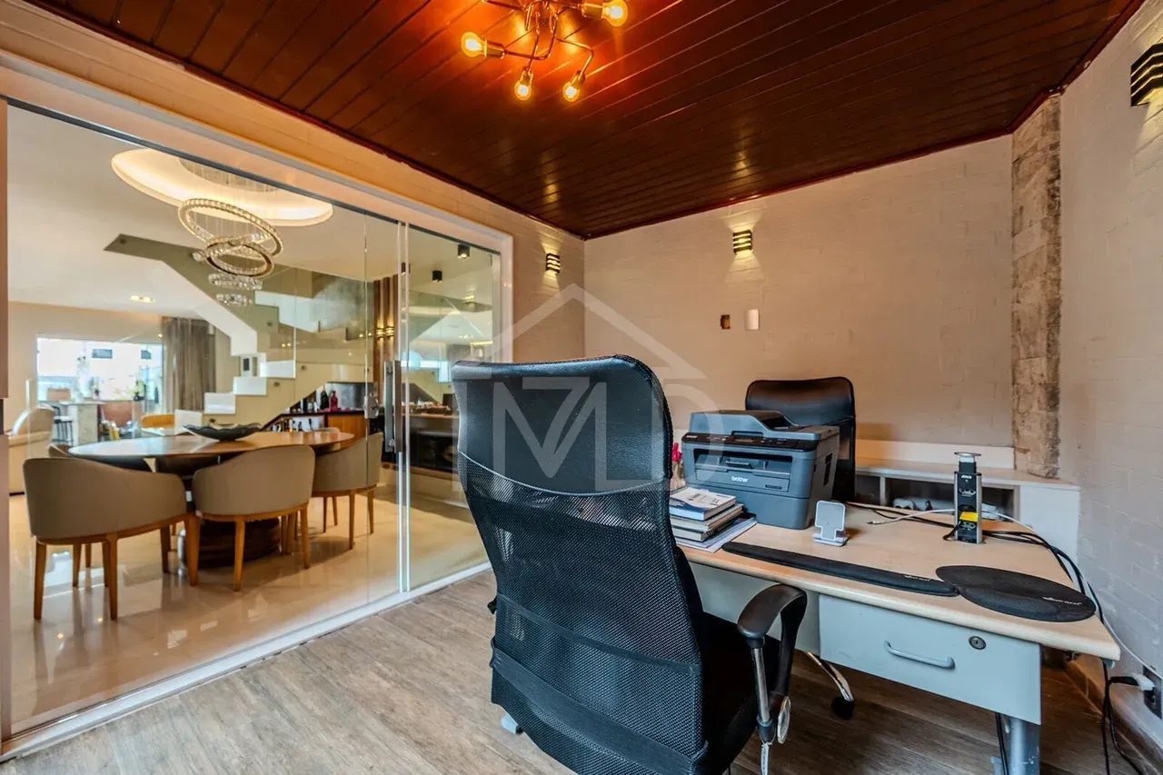 Furnished 6-bedroom house, 266 m² and 3 parking spots — photo 23