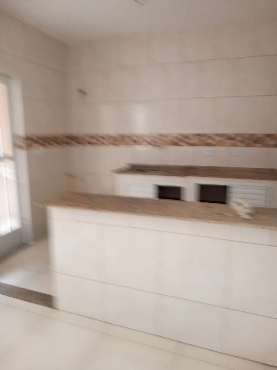 Balcony with a grill in a 3-bedroom house, 135 m² — photo 2