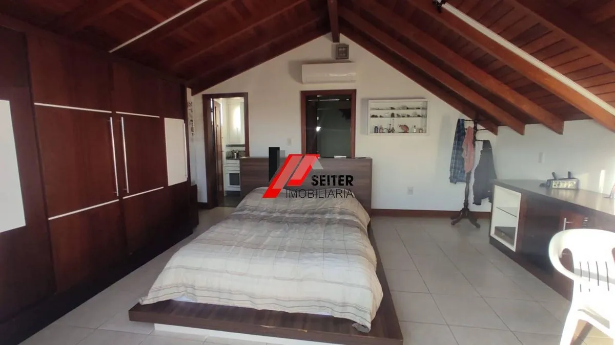 Rental house with 5 bedrooms and an open-plan kitchen — photo 7