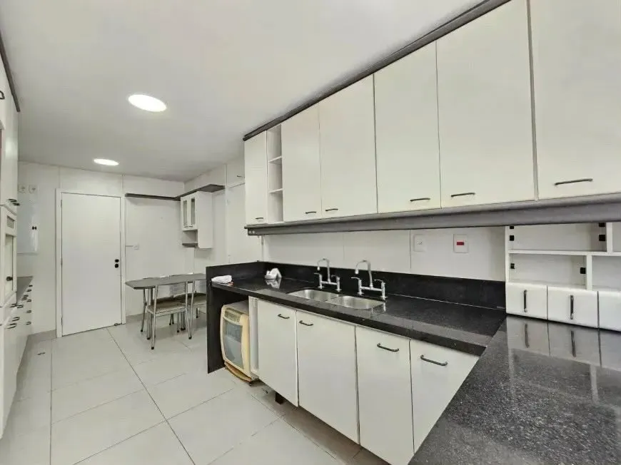 Washing machine in a 3-bedroom apartment, 209 m² — photo 8