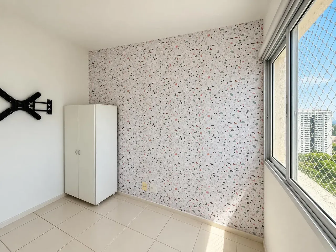 2-bedroom apartment with a mountain view — photo 17