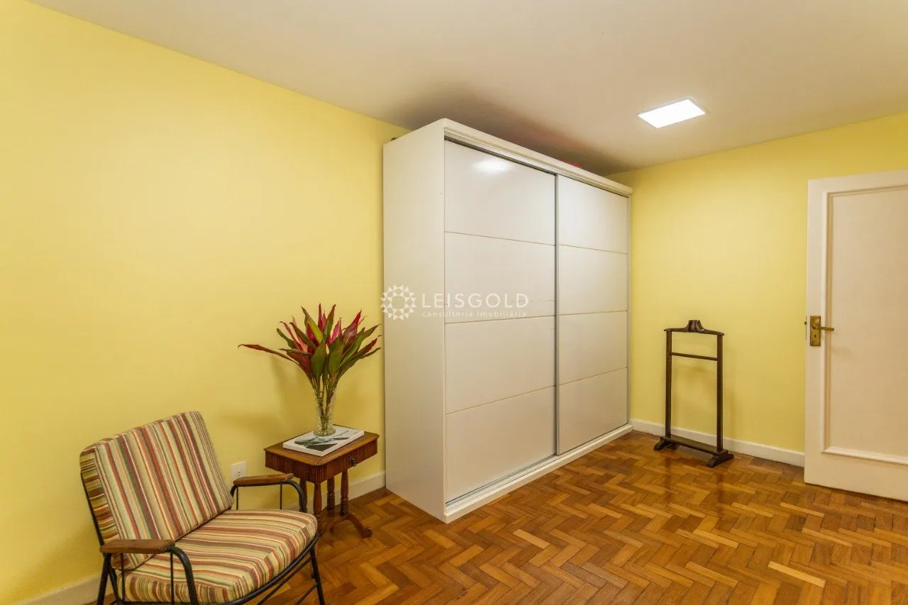 Home office in a 4-bedroom apartment, 220 m² — photo 19