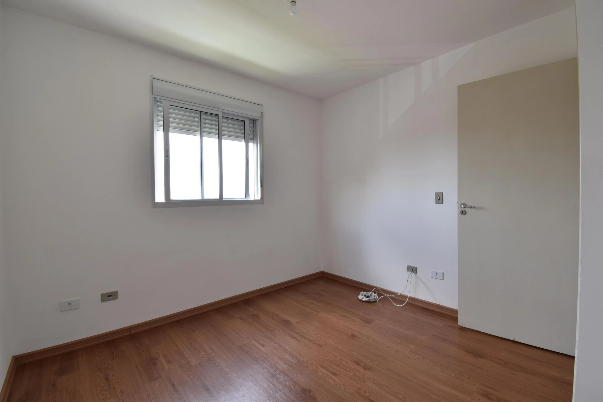 Wood or laminate floors in a 3-bedroom apartment, 53 m² — photo 34