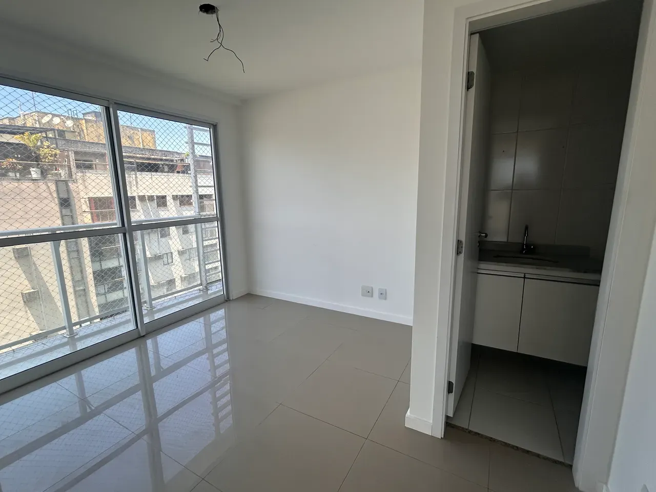 3-bedroom apartment with a mountain view in Rio de Janeiro — photo 3