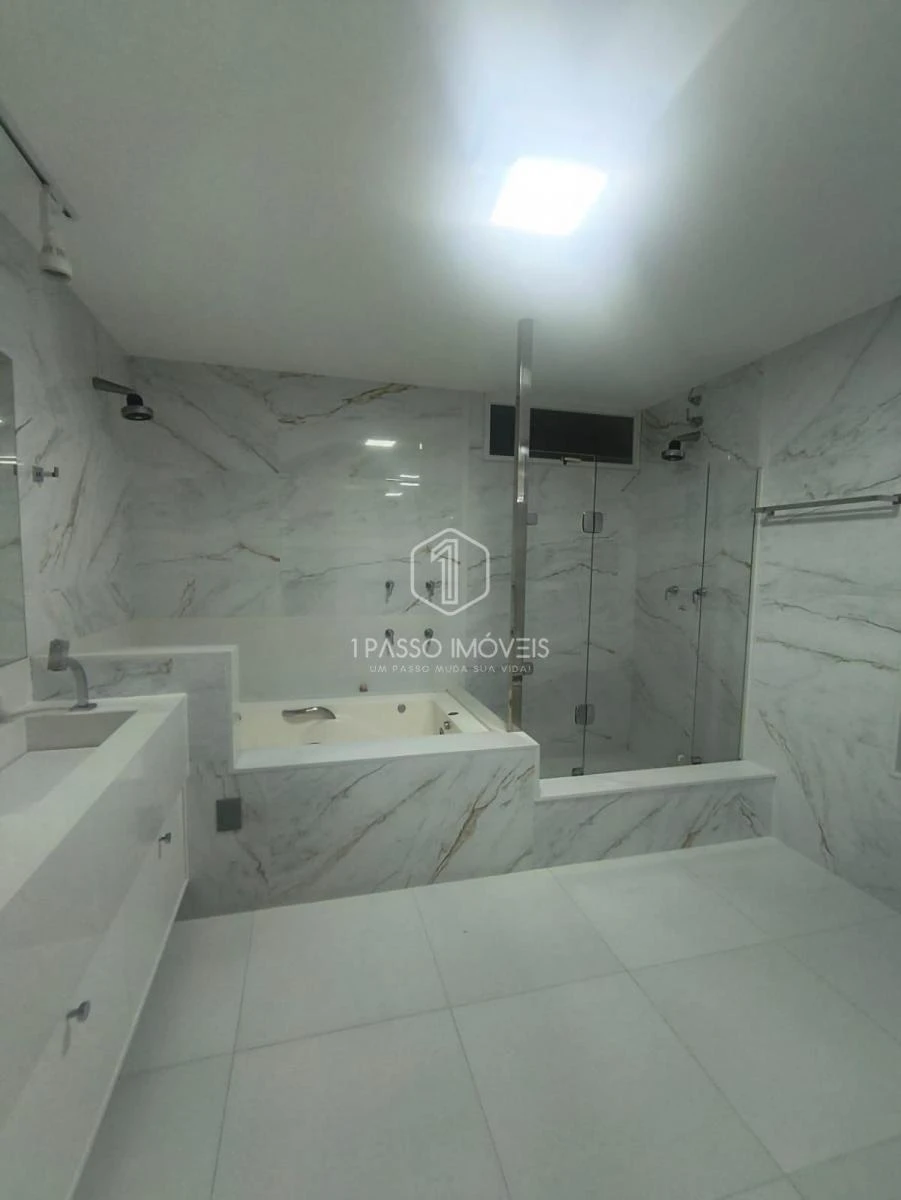 4-bedroom apartment with a water view in Rio de Janeiro — photo 18