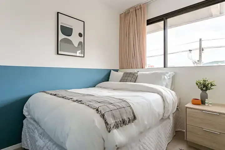 Floor-to-ceiling windows in a one-bedroom apartment, 32 m² — photo 14