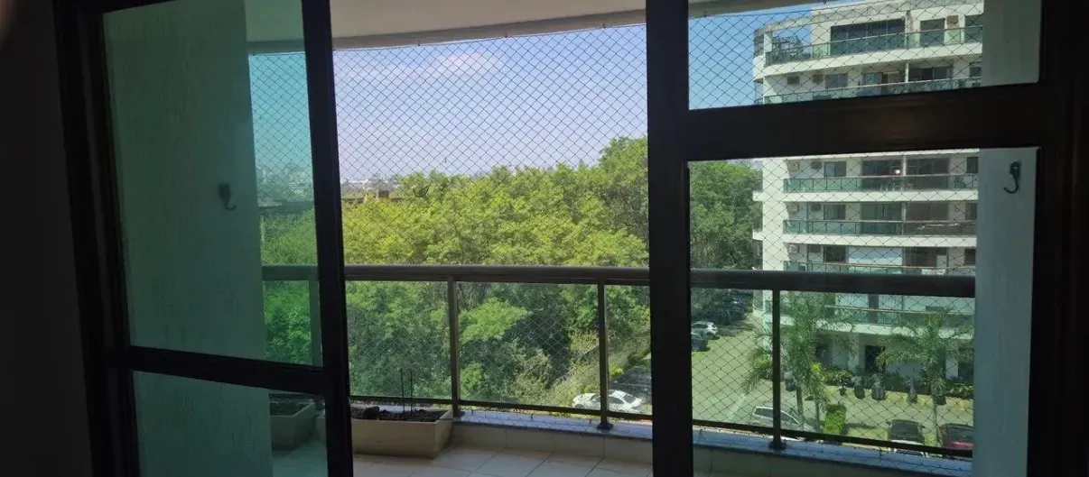 Glass-enclosed balcony in a 3-bedroom apartment, 91 m² — photo 10