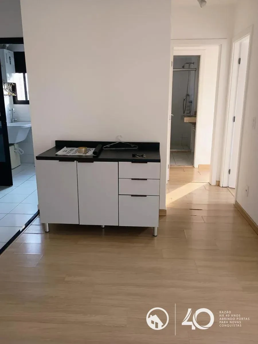 Wood or laminate floors in a 2-bedroom apartment, 70 m² — photo 2
