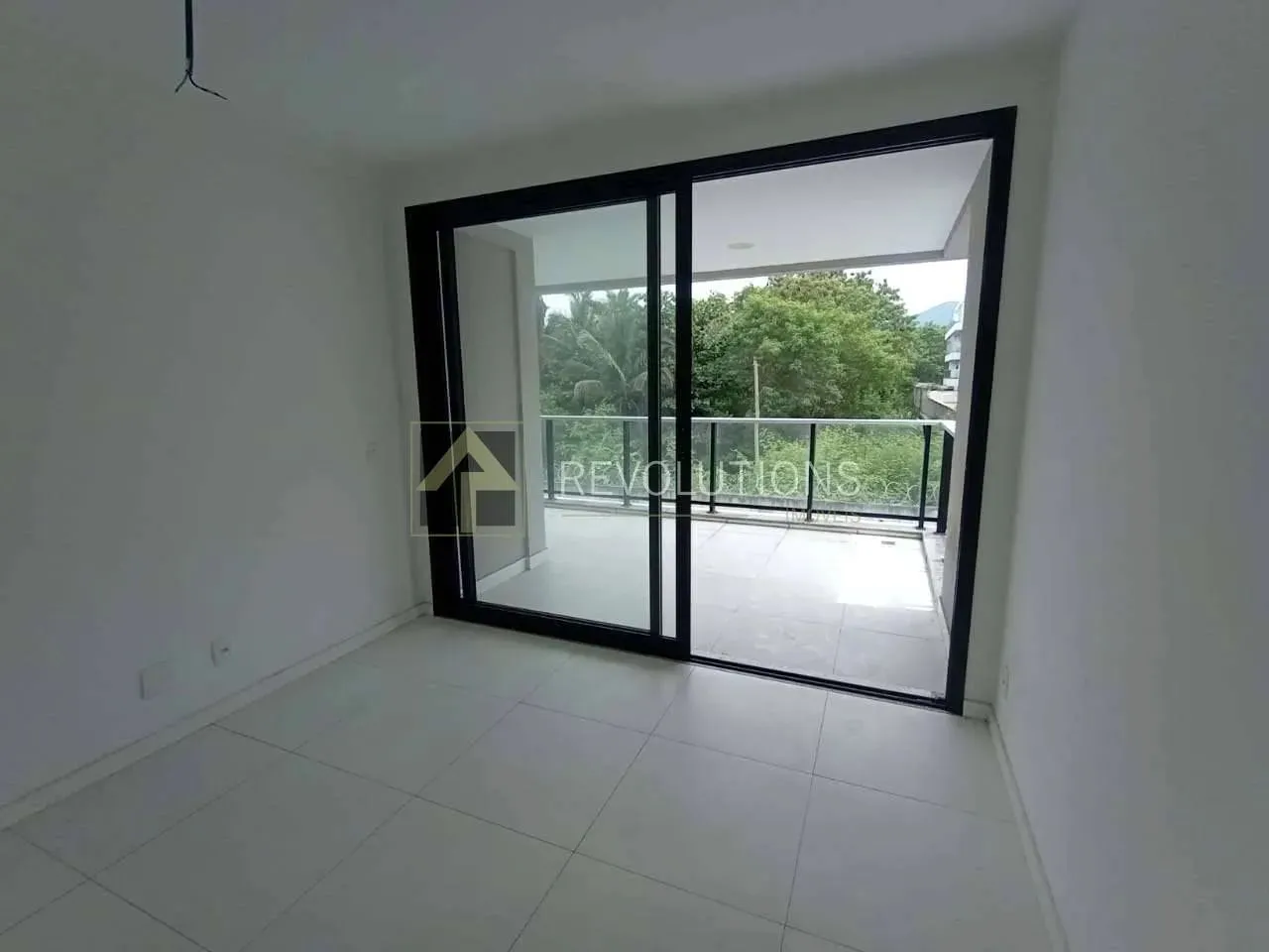 Casa sin amueblar con 4 dormitorios y balcón — photo 3