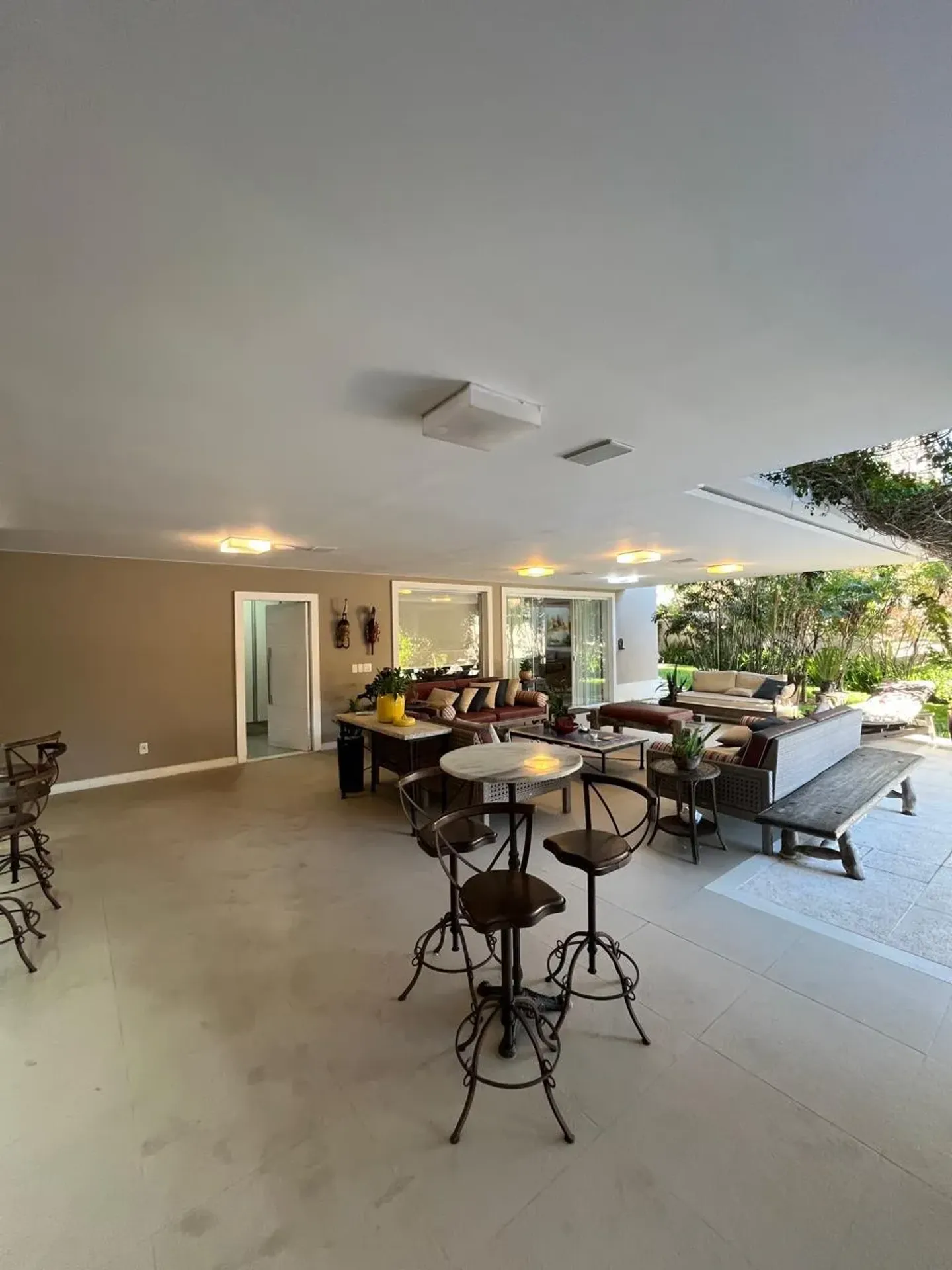 Furnished house with 5 bedrooms and open-plan kitchen — photo 20