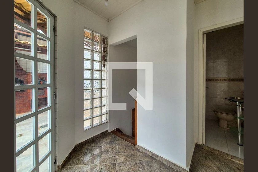 2-bedroom apartment with a walk-in closet — photo 12