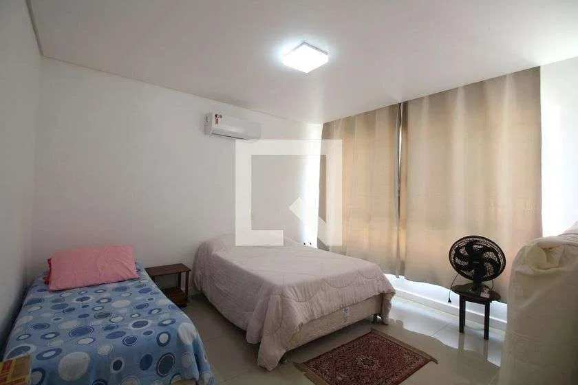 Condominium house with 4 bedrooms and 329 m² — photo 11