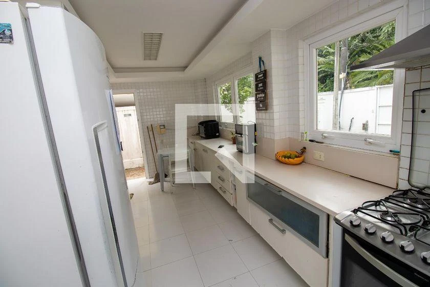 Condo house with 4 suites and 500 m² plus private garden — photo 50