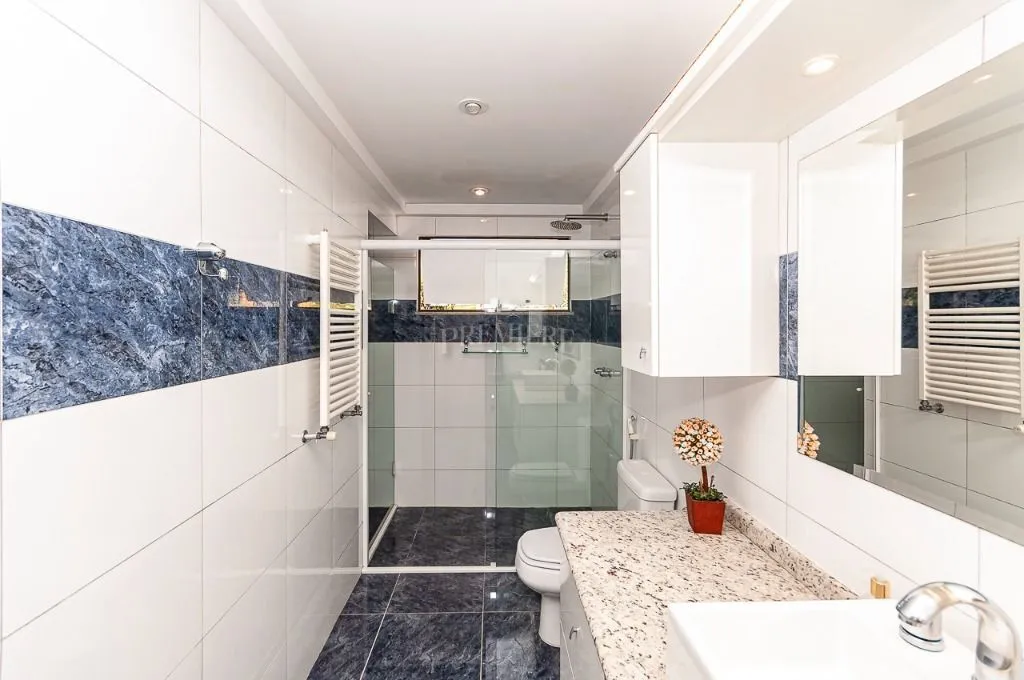 Furnished house with 4 bedrooms across 1167 m² and 8 spots — photo 75