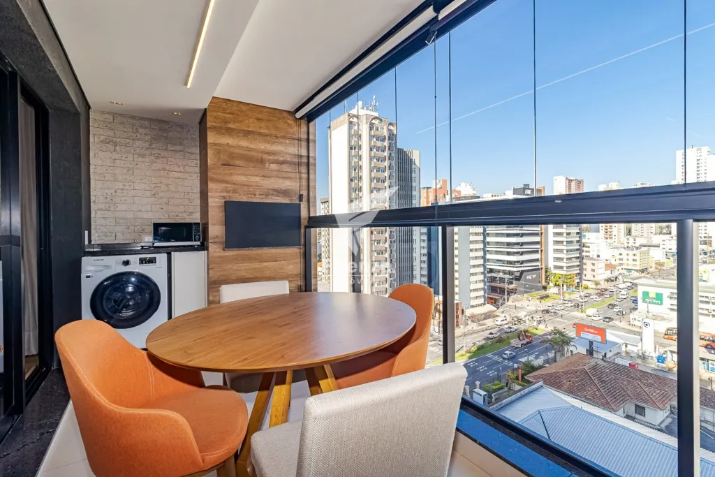 Apartamento mobiliado com cozinha integrada e varanda fechada — photo 15