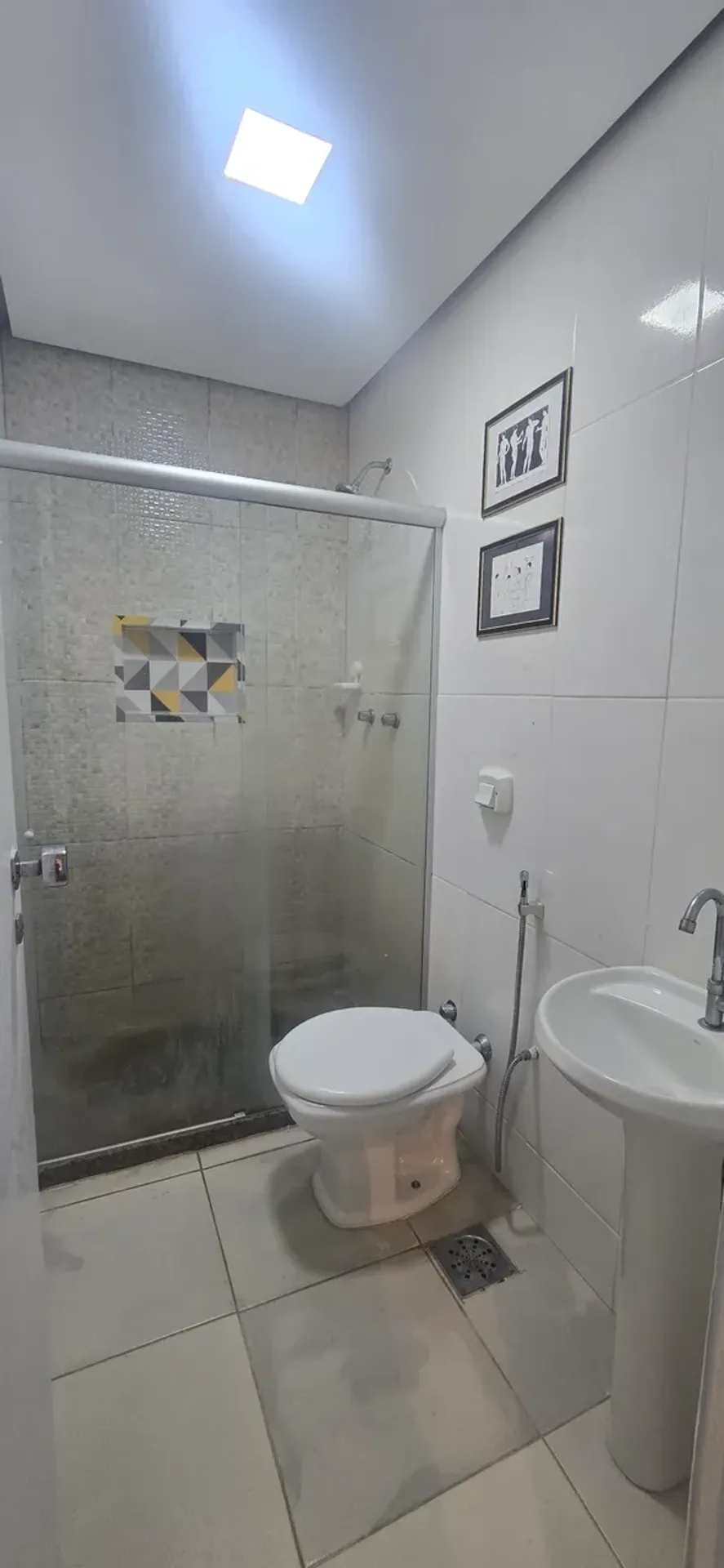 Wood or laminate floors in a one-bedroom apartment, 55 m² — photo 4