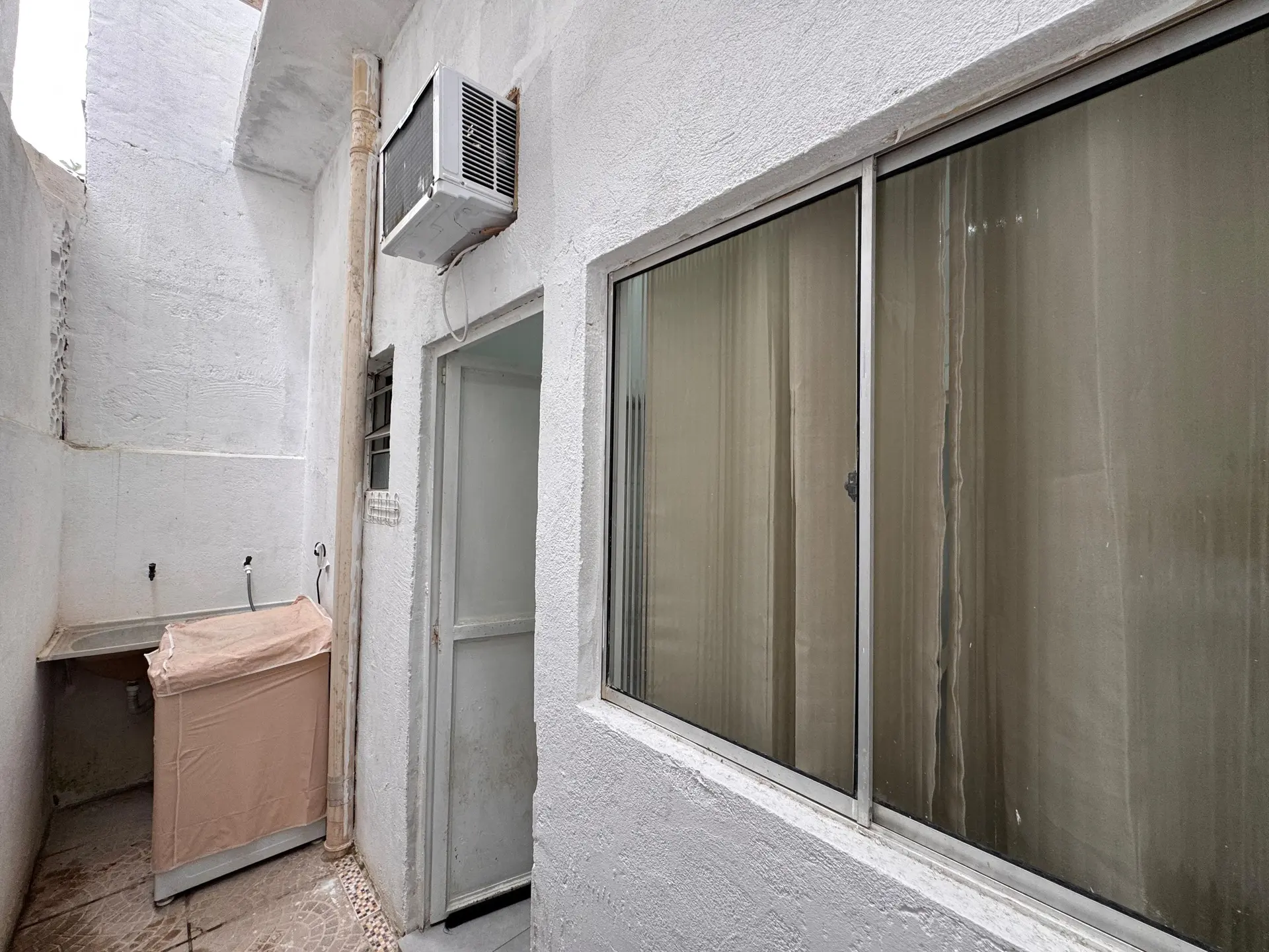 Washing machine in a one-bedroom house, 76 m² — photo 21