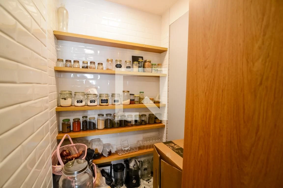 Furnished 4-bedroom apartment with 4 bathrooms — photo 73