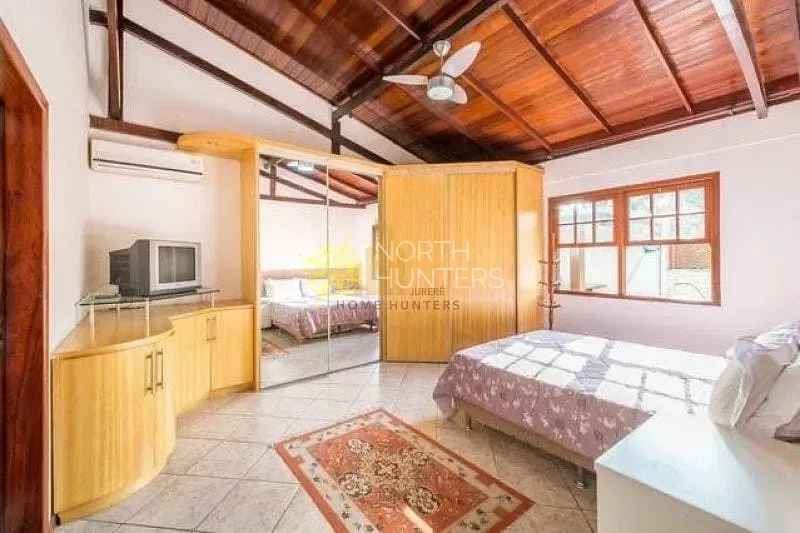 Casa com 4 dormitórios, 2 suítes e churrasqueira na varanda — photo 16
