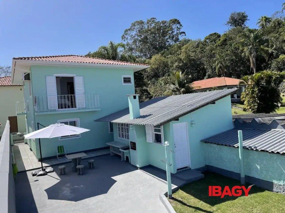 3-bedroom house with a water view in Florianópolis — photo 51