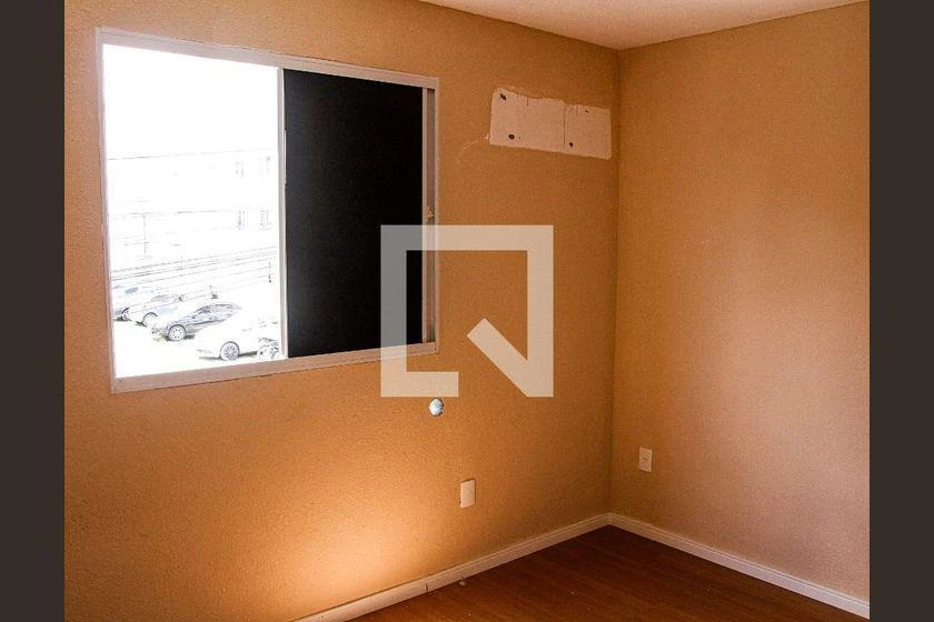 2-bedroom apartment with wood or laminate floors — photo 2