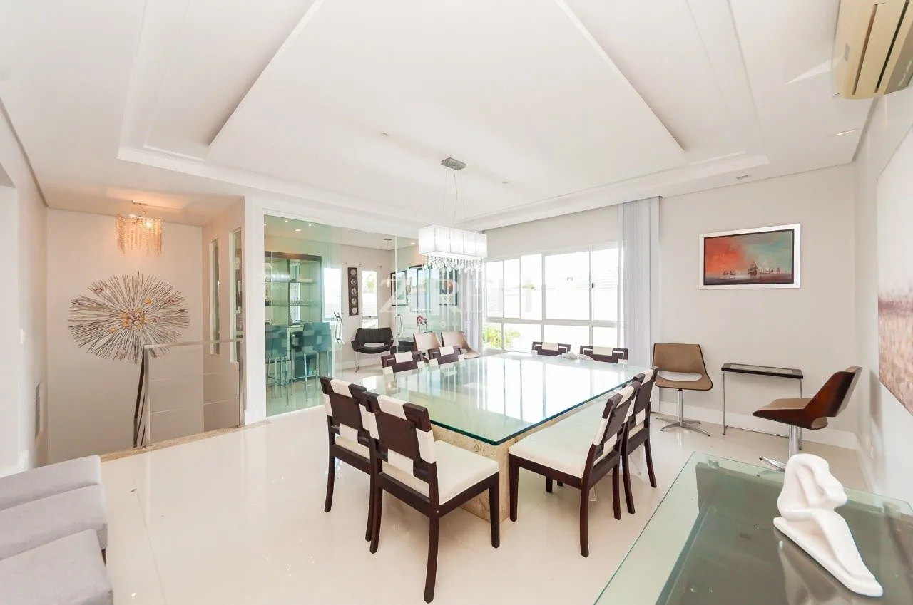 4-bedroom house with 4 parking spaces and open-plan kitchen — photo 8