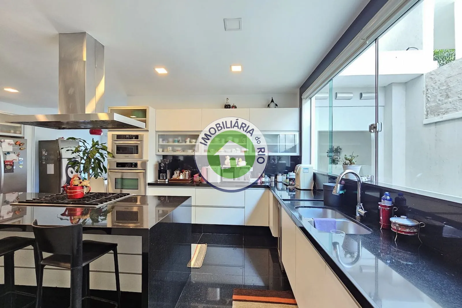 Casa com 5 quartos e 5 banheiros, cozinha fechada — photo 43