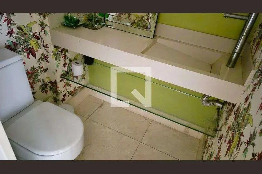 4-bedroom apartment with enclosed glass balcony — photo 28