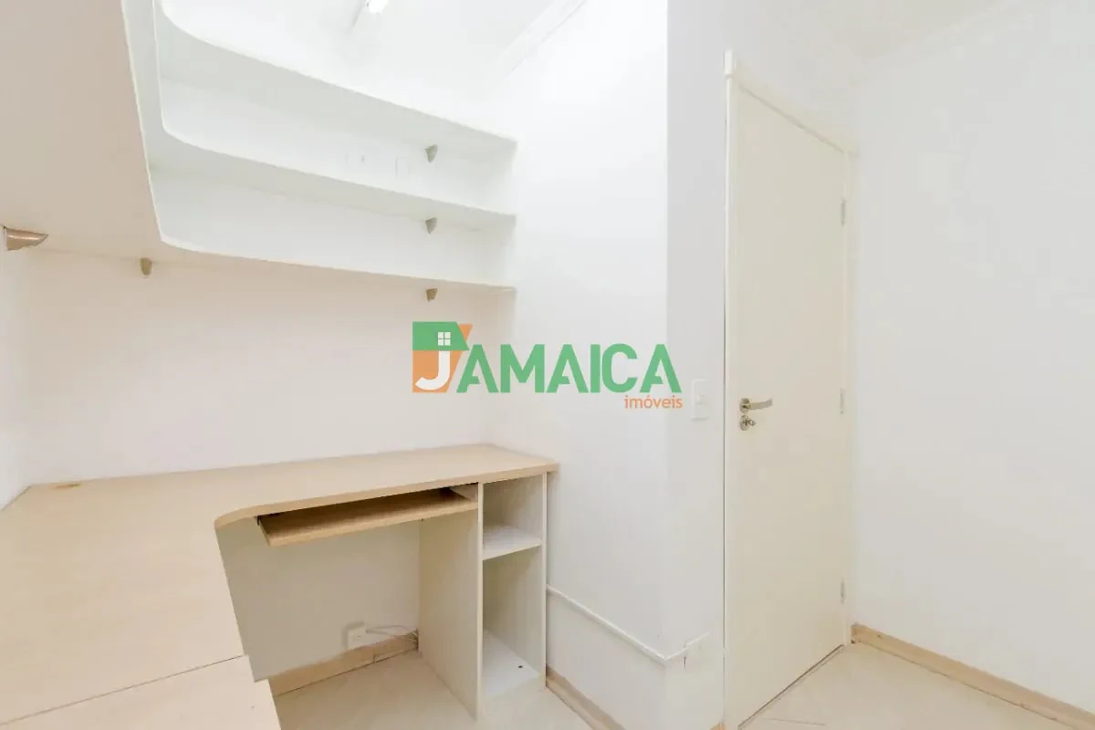 140 m² house with a home office and a walk-in closet — photo 5