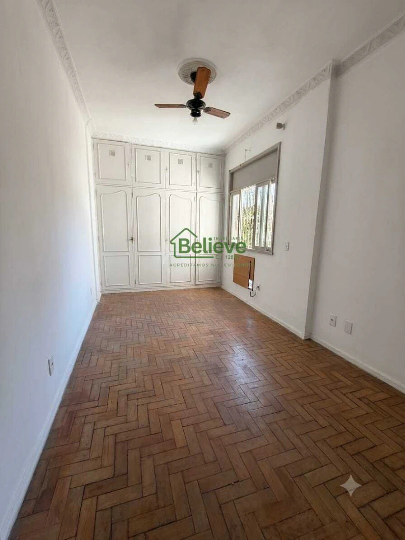 Apartment with 4 bedrooms and a closed-off kitchen — photo 12