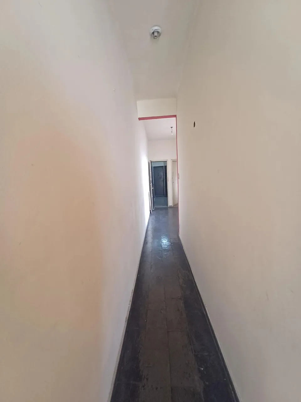 Apartamento sin amueblar de 2 habitaciones con suelo de madera — photo 17