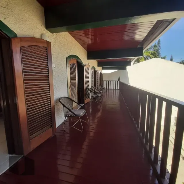 House with 4 bedrooms and 5 bathrooms, 5 parking spots — photo 25