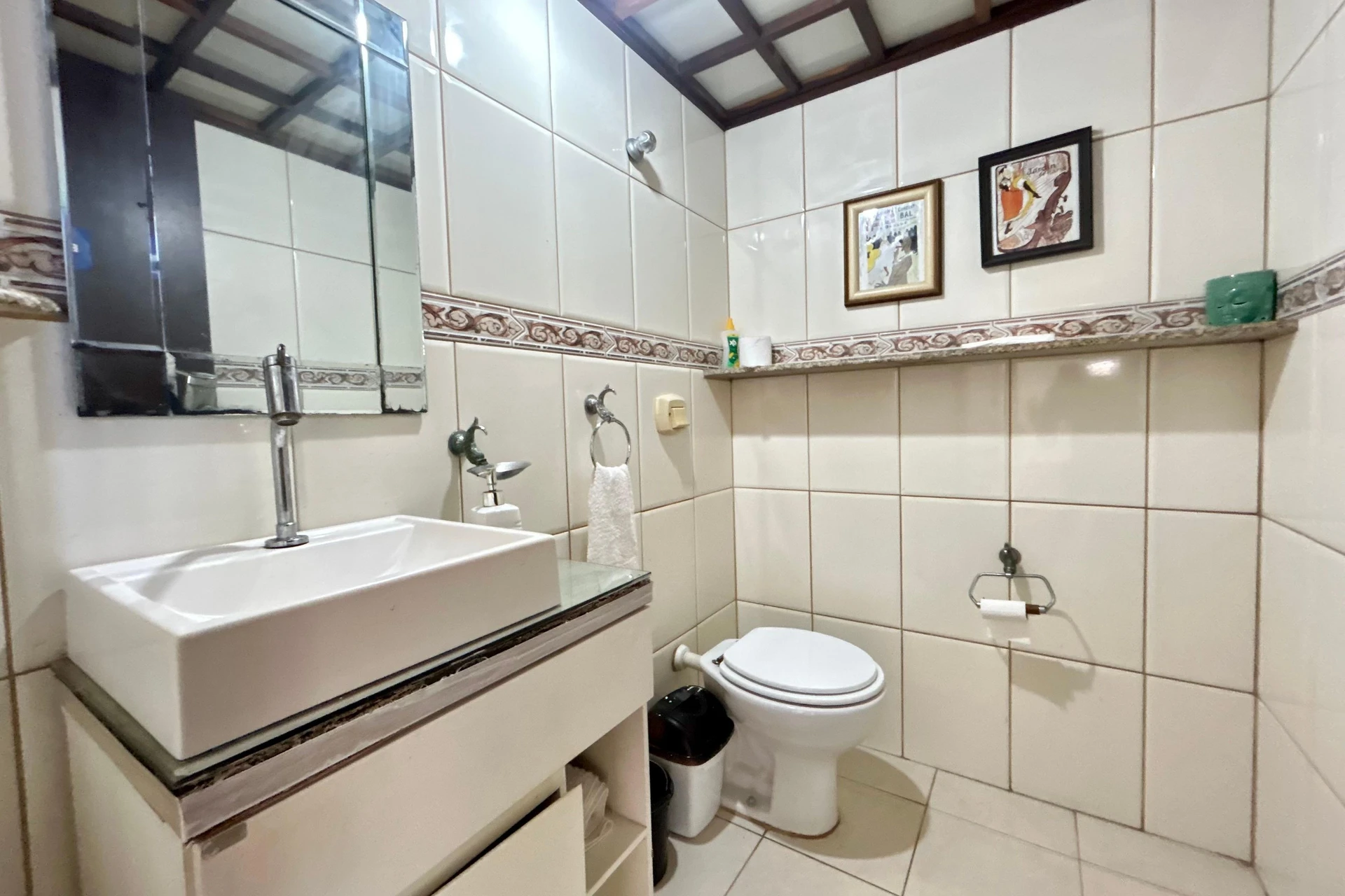 300 m² house with a jacuzzi and a bathtub — photo 30