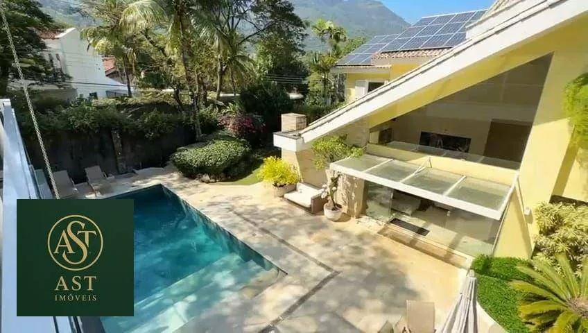 686 m² house with floor-to-ceiling windows and a bathtub — photo 46