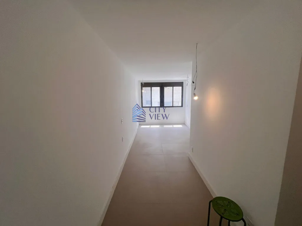 4-bedroom apartment with 5 bathrooms and a balcony — photo 16