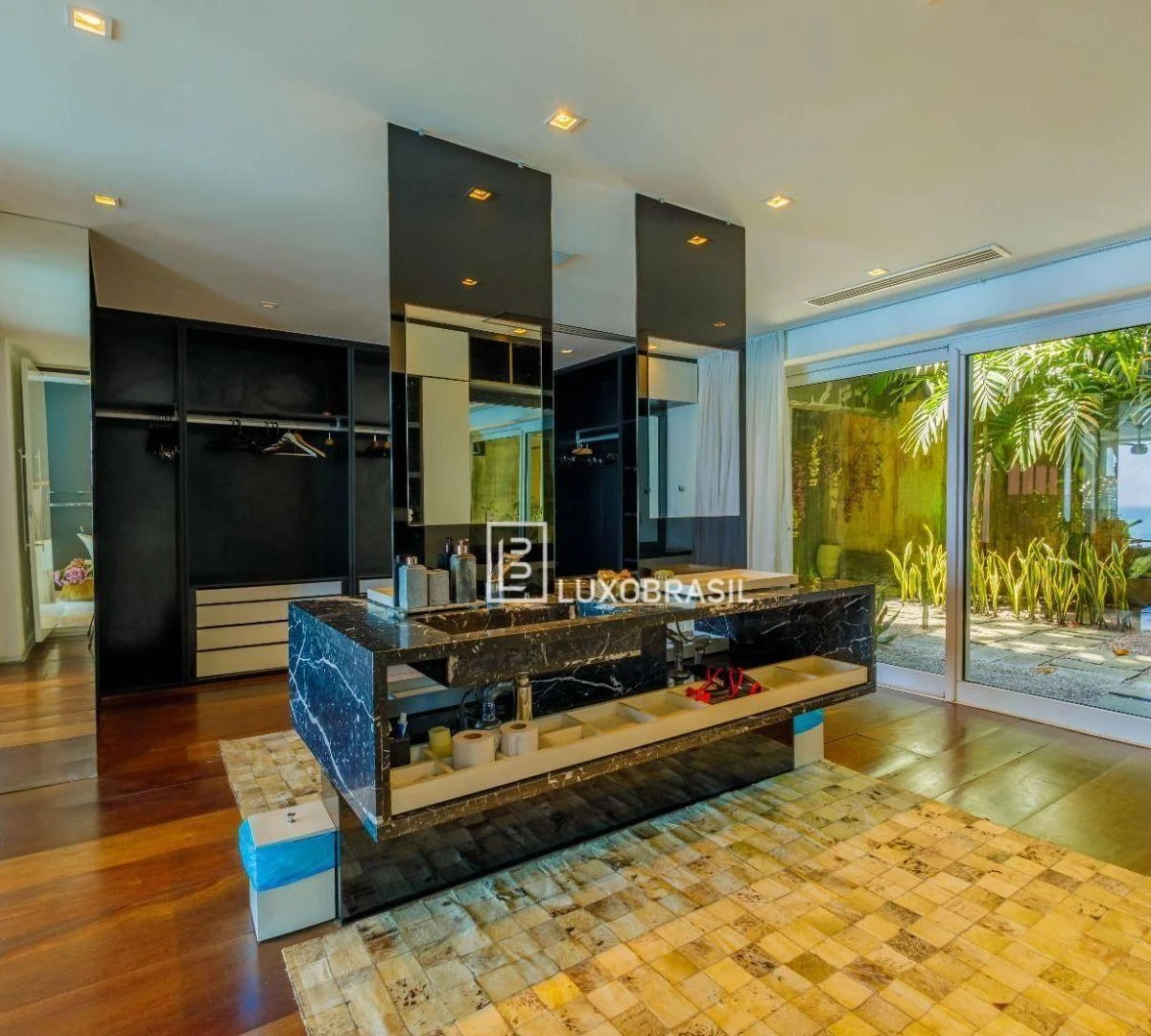 Furnished 800 m² house with 5 en-suite bedrooms — photo 29