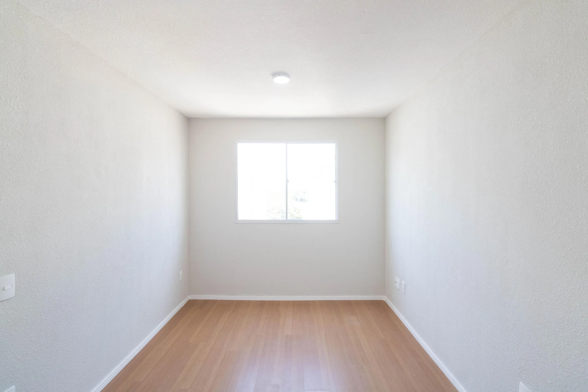 Glass-enclosed balcony in a 2-bedroom apartment, 44 m² — photo 18