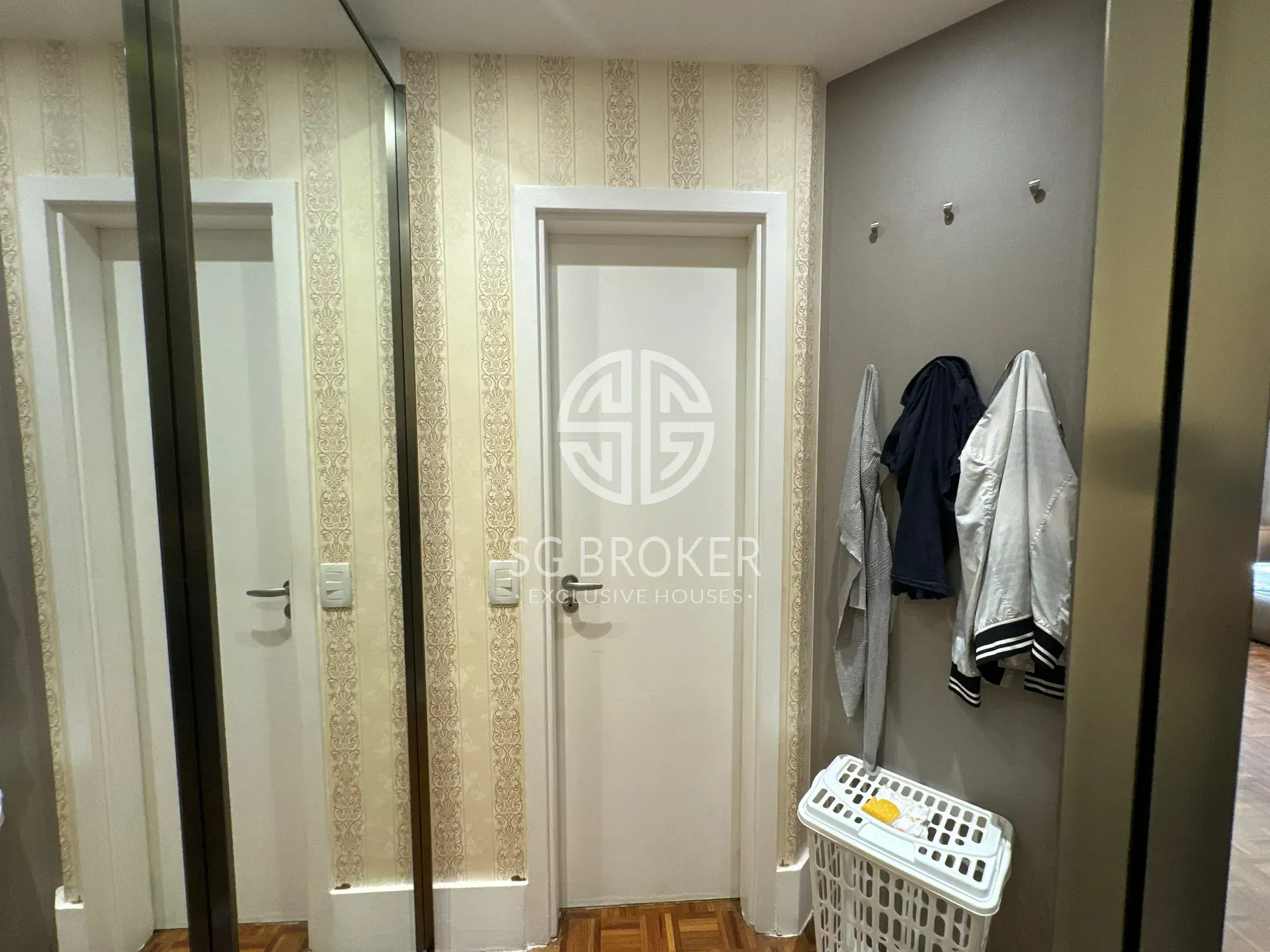 Furnished apartment with open-plan kitchen and 4 bedrooms — photo 47