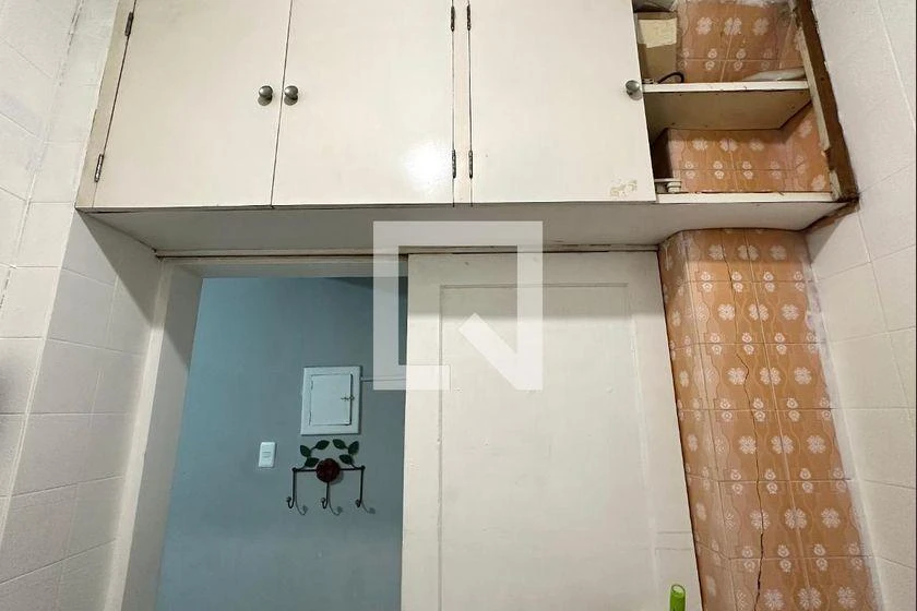 Apartamento de 2 quartos com piso de madeira ou laminado — photo 13