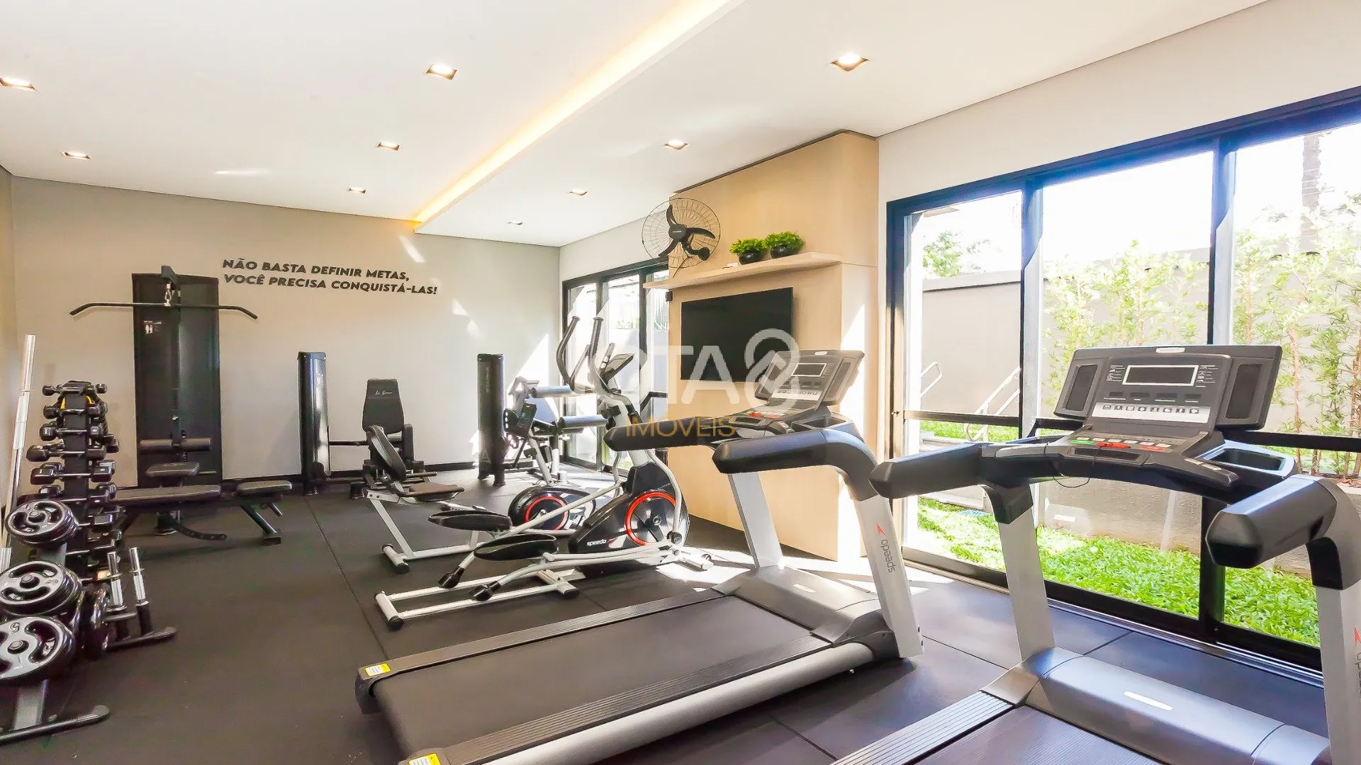 Furnished 220 m² apartment with 3 en-suite bedrooms — photo 30